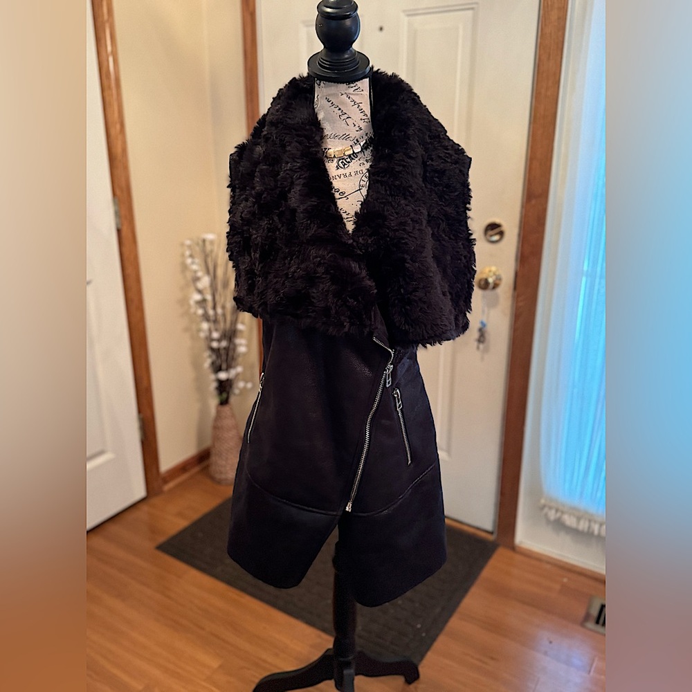 C&C California Faux Pebble Leather/Suede Fur Lined Long Zipper Sleeveless Vest M